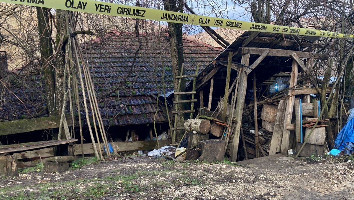 Düzce'de toprak kayması: Bir ev boşaltıldı