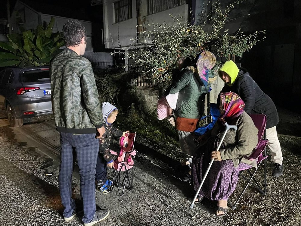 Düzce'de 5,9'luk deprem: Vatandaşlar sokakta - 17