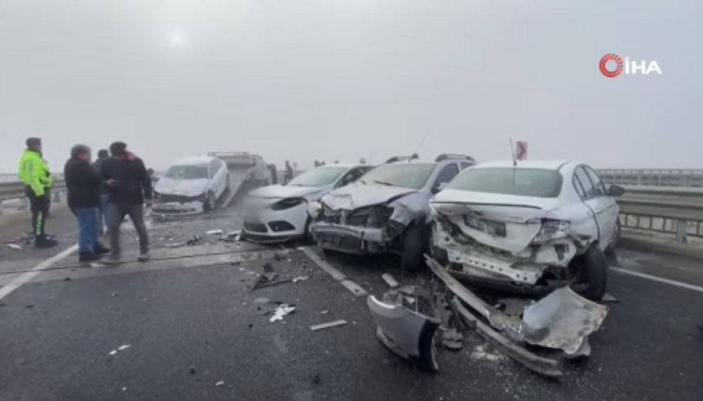 Diyarbakır'da 13 araç birbirine girdi: 9 yaralı - 4