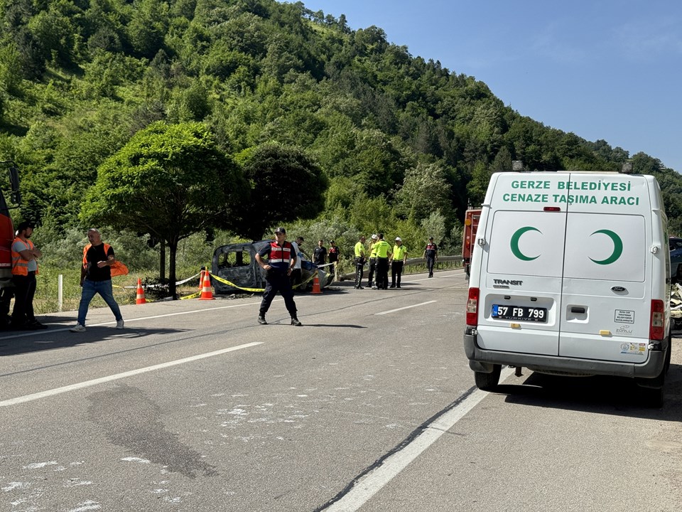 Sinop'ta feci kaza: 2'si doktor 4 ölü, 2 yaralı - 2