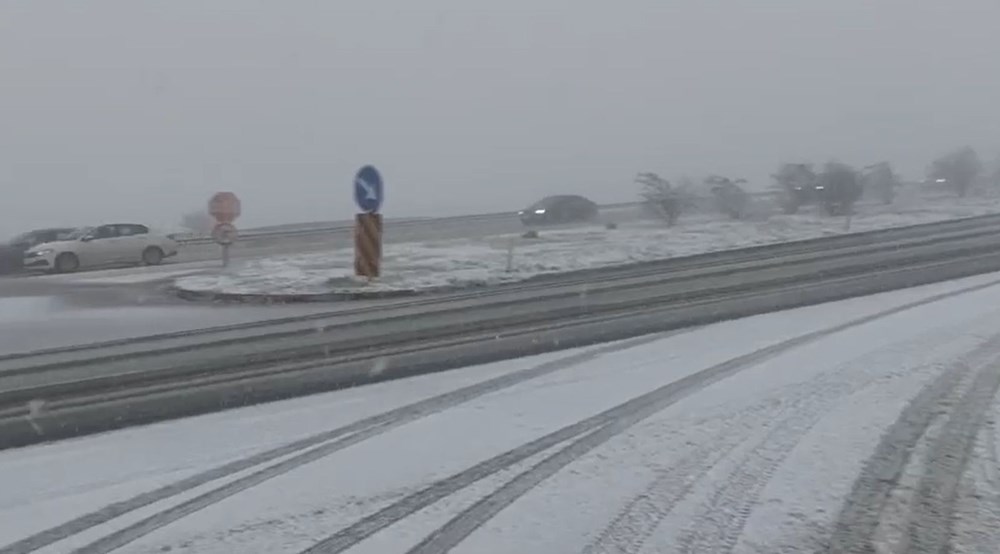 Ulaşıma kar engeli: Araçlar yolda kaldı, kazalar nedeniyle trafik durdu - 20