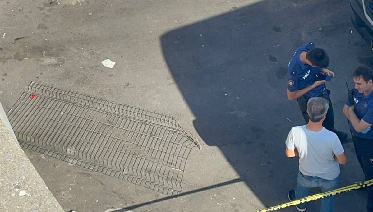 Ehliyet sınavını beklerken 10 metrelik duvardan düşen kişi öldü Ehliyet sınavını beklerken 10 metrelik duvardan düşen kişi öldü