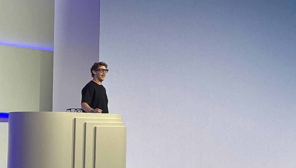Zuckerberg gözlük tanıttı... Yapay zeka yön verecek