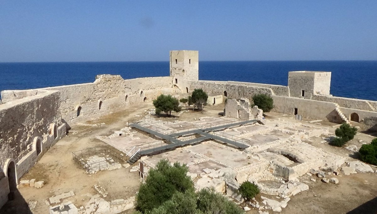 Mersin'in su üstündeki eseri: Kızkalesi Mersin'in su üstündeki eseri: Kızkalesi