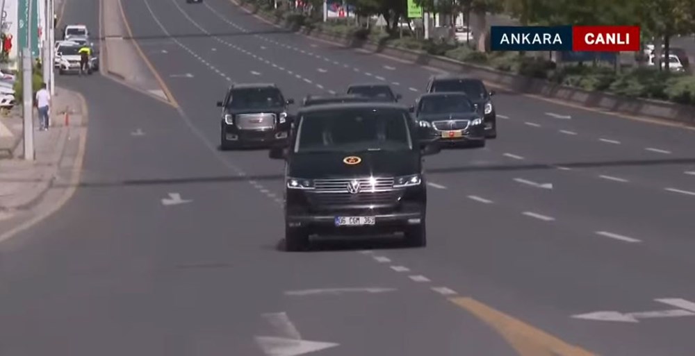 Cumhurbaşkanı Erdoğan’dan
CHP’ye 18 yıl sonra ziyaret | Erdoğan ve Özel’den 1,5 saat süren görüşme - 3