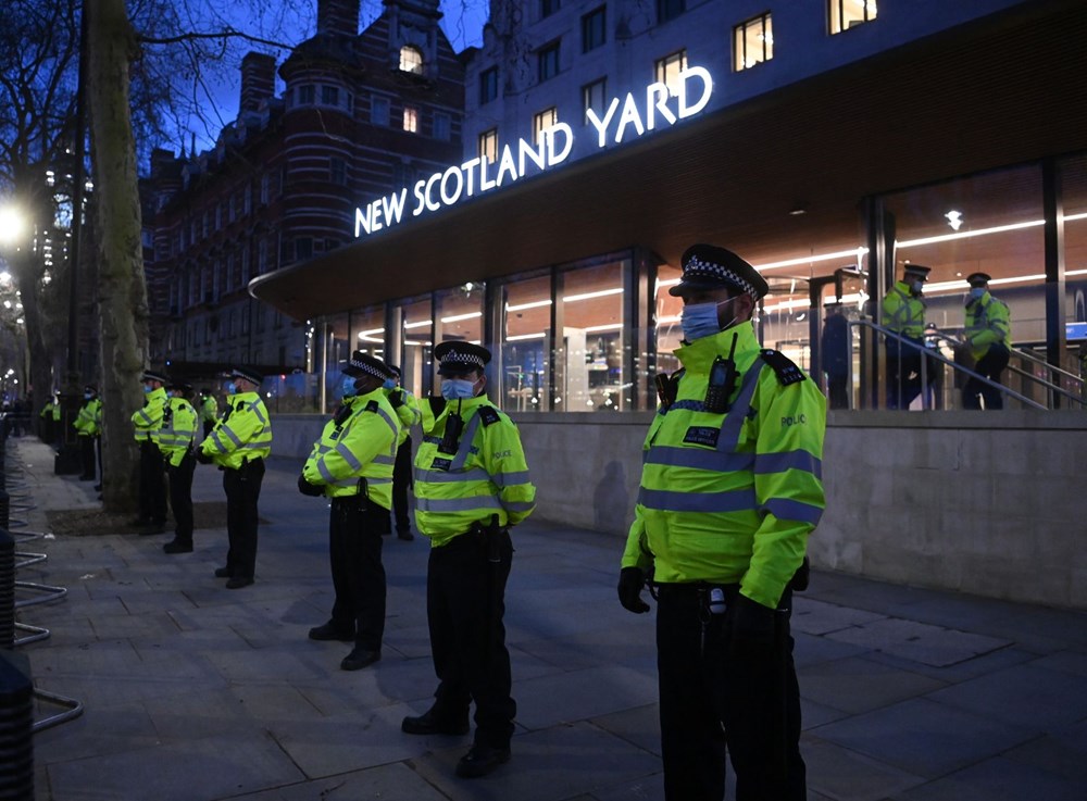 İngiltere'de polise öfke dinmiyor - 14