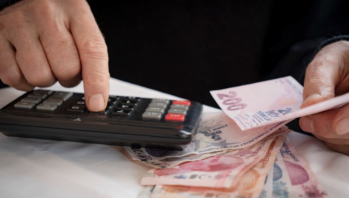 Emekli ve memur zammı ne kadar olacak? Enflasyon tahminleri 2 farklı orana işaret ediyor Emekli ve memur zammı ne kadar olacak? Enflasyon tahminleri 2 farklı orana işaret ediyor