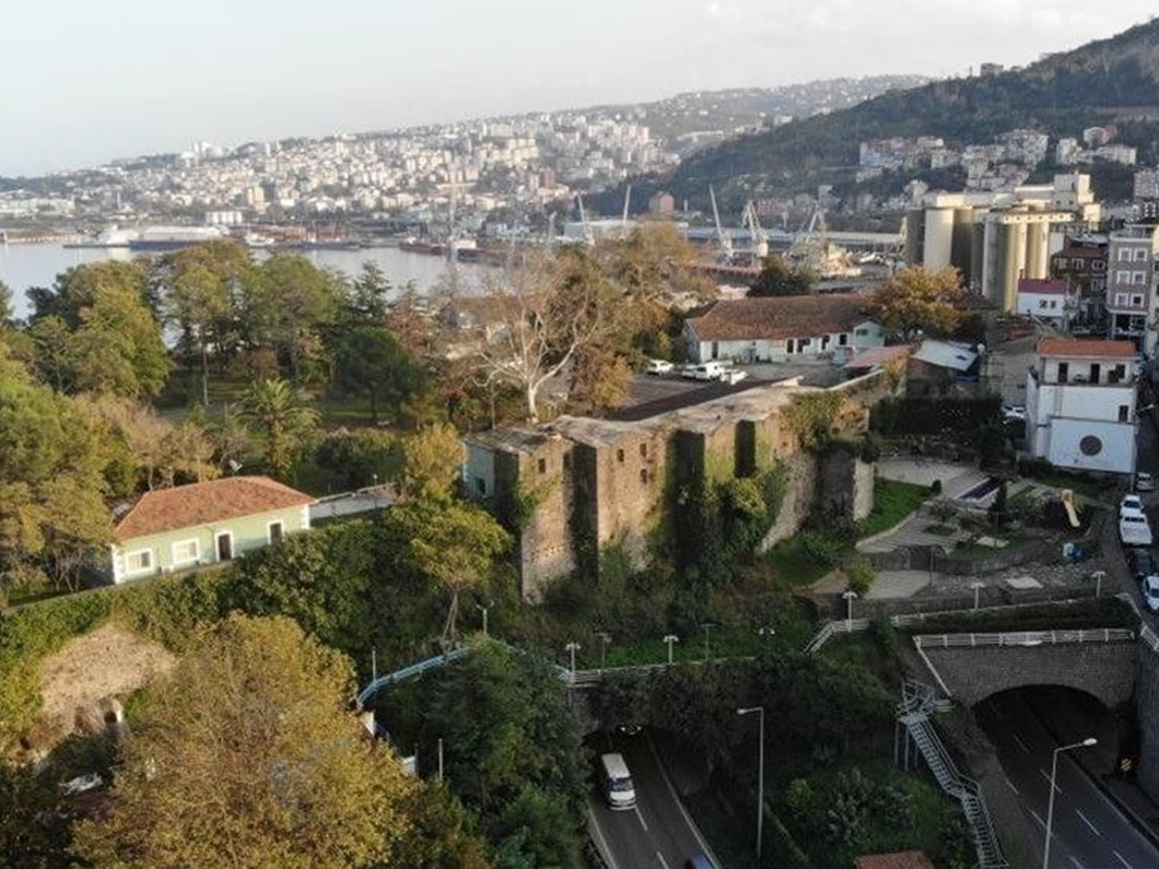 Osmanlı valisi dededen 700 yıllık kale miras kaldı: Kalenin girişine Üçüncüoğlu Kalesi yazdırabiliriz