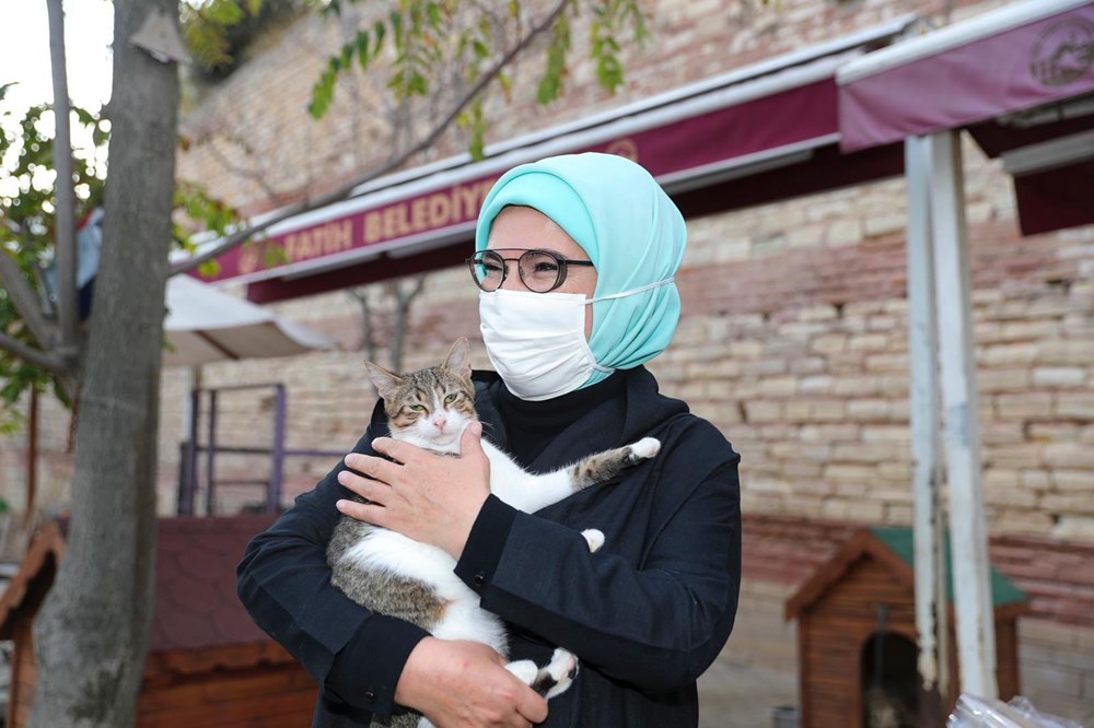 Emine Erdoğan, engelli köpek 'Leblebi'yi sahiplendi - 4