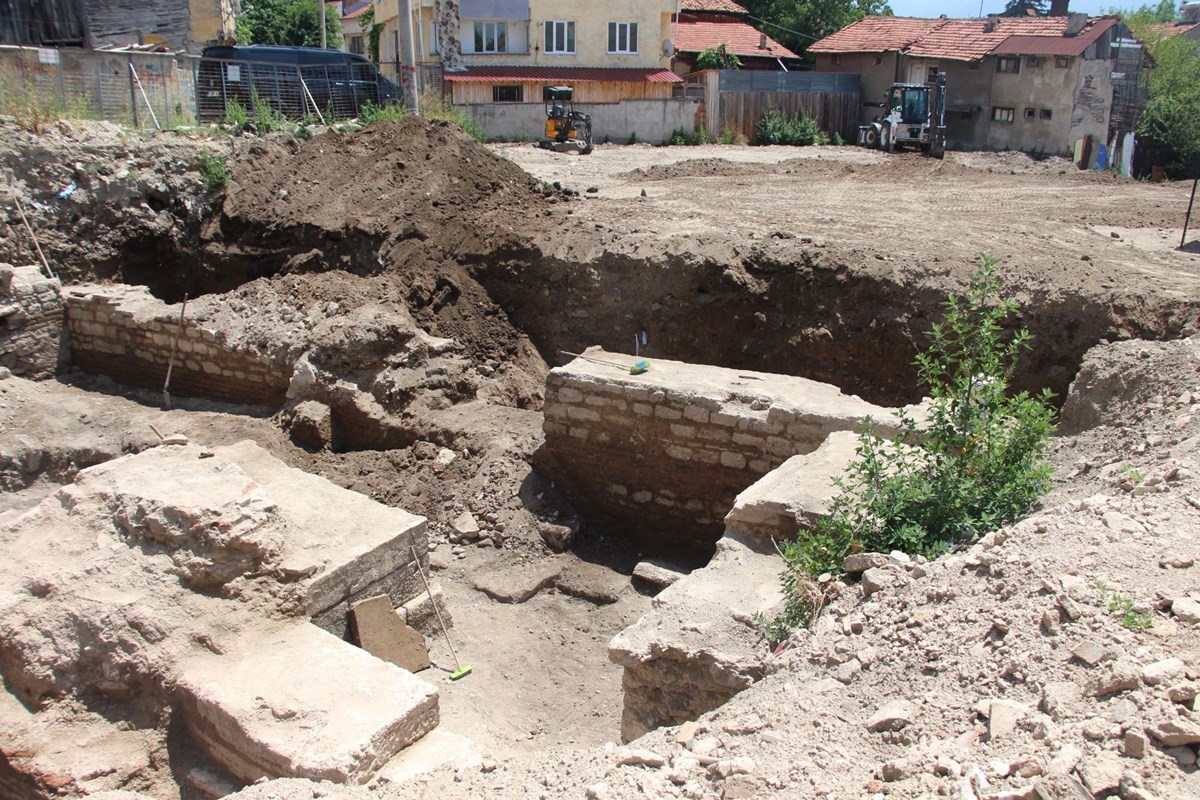 İnşaat kazısından tarihi hamam çıktı