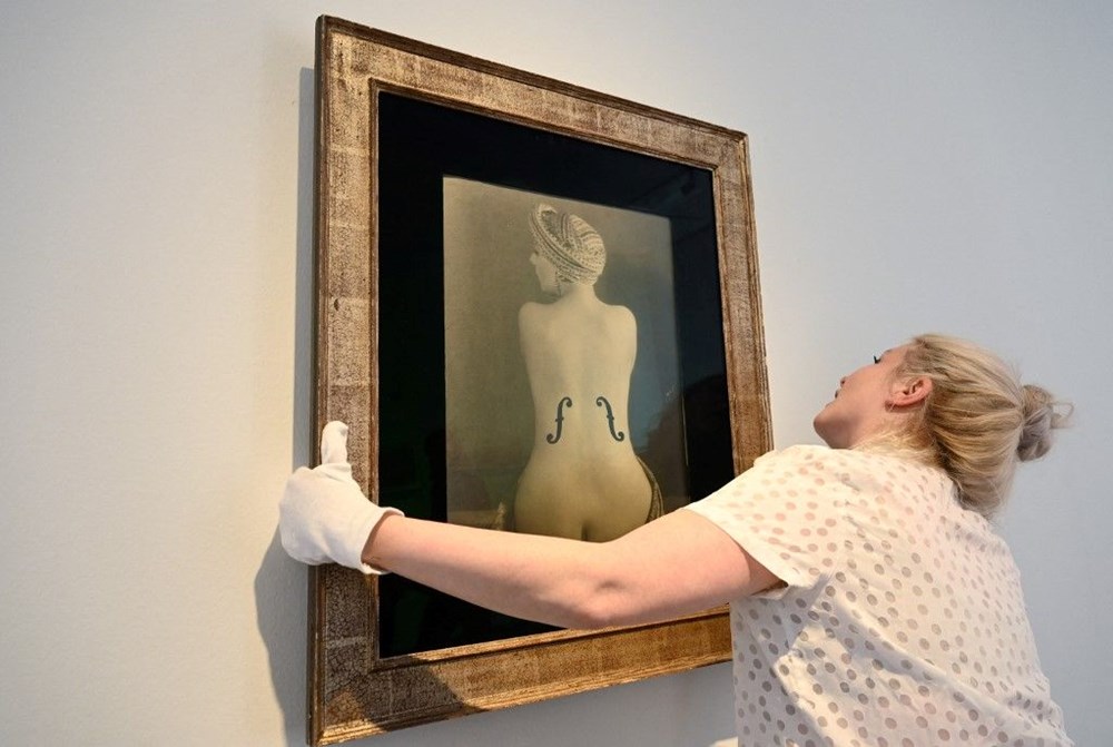 Man Ray'in 'Le Violon d'Ingres' fotoğrafı 12,4 milyon dolara satıldı - 2