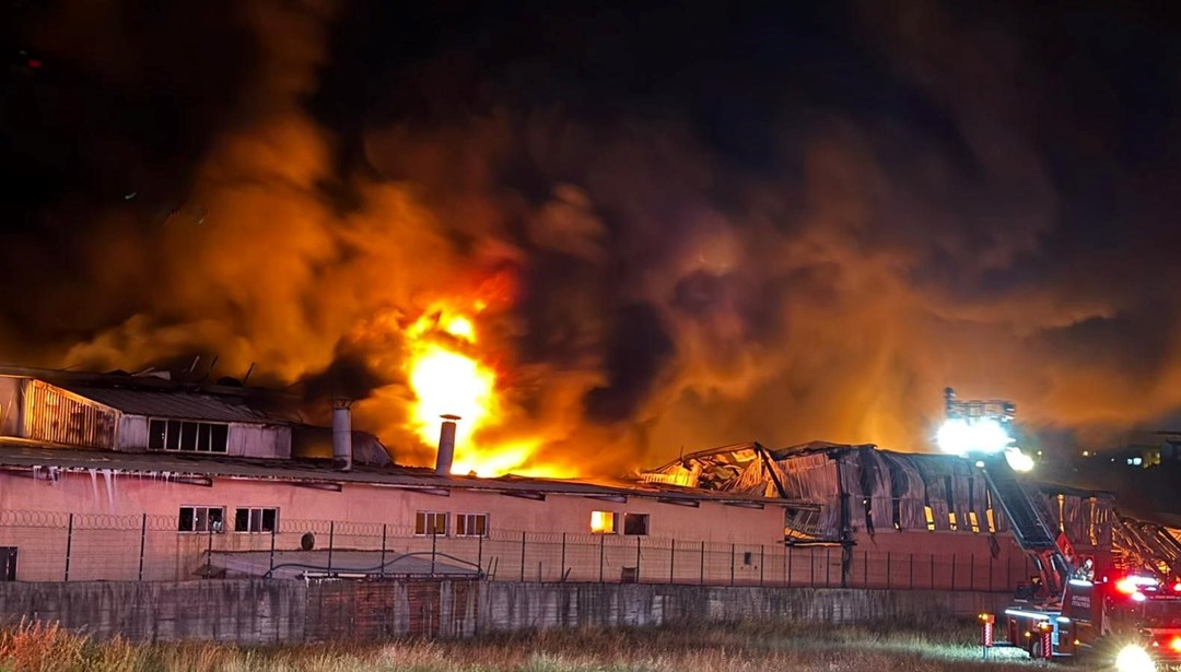 Arnavutköy'de fabrika yangını