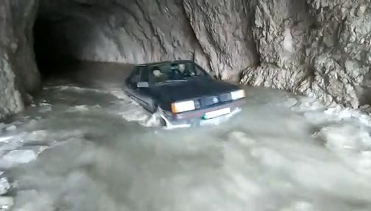 Tarihi yol sular altında kaldı