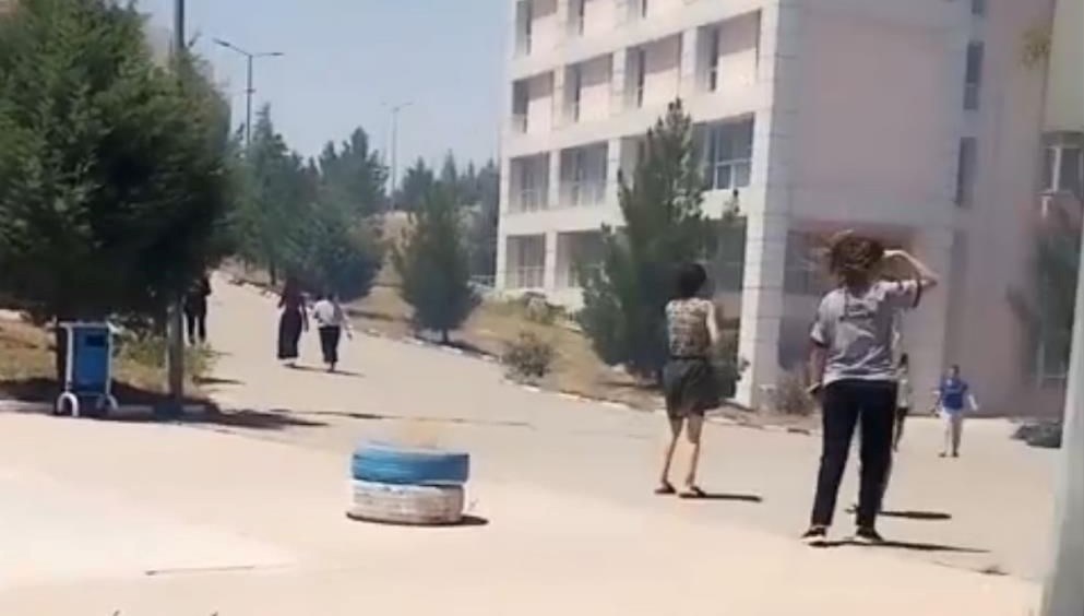 Batman'da öğrenci yurdu bahçesinde yangın