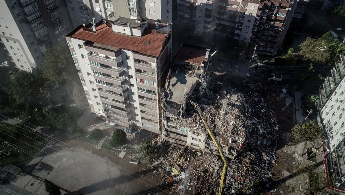 Yılmaz Erbek Apartmanı'nda market için 9 işyeri birleştirilirken kolonlar kesilmiş