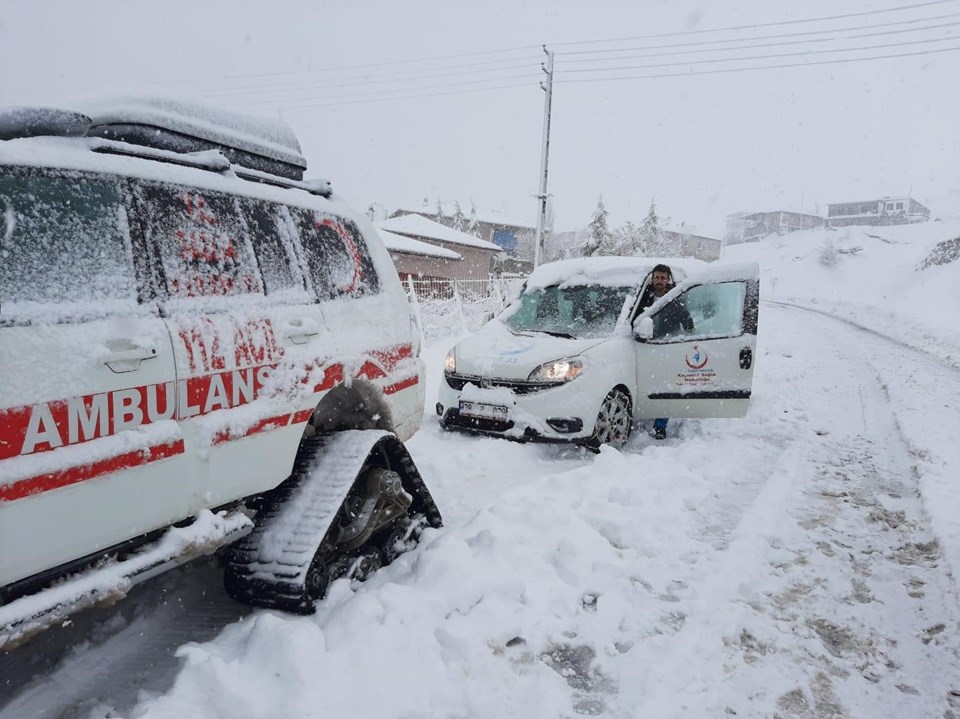 Kar nedeniyle Kahramanmaraş-Kayseri kara yolu ulaşıma kapandı - 1