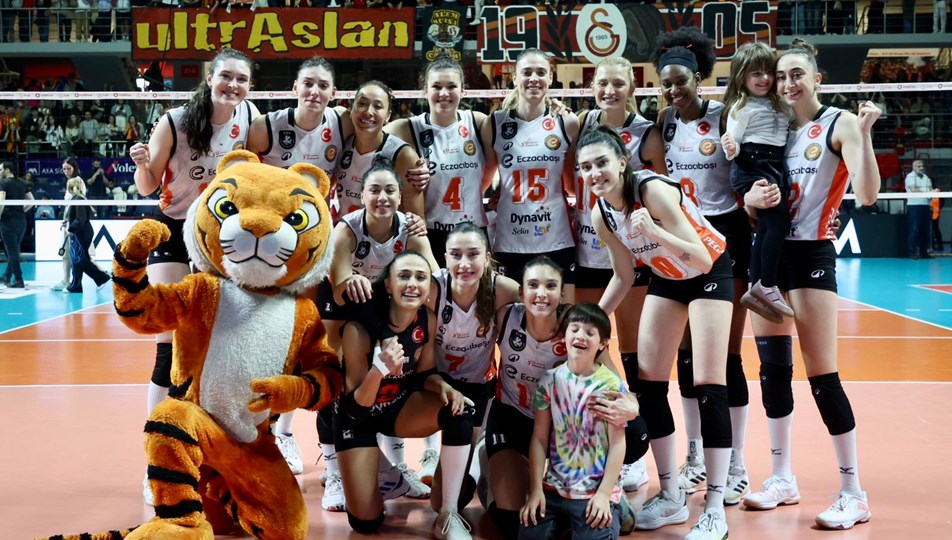 Eczacıbaşı, Galatasaray'ı 3-2 ile geçti ve Şampiyonlar Ligi'ne katılma hakkı elde etti