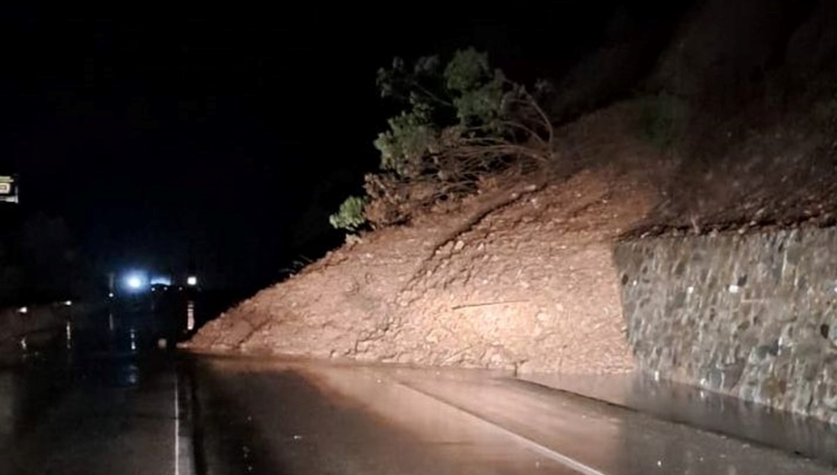 Artvin-Erzurum kara yolu heyelanlar nedeniyle ulaşıma kapandı