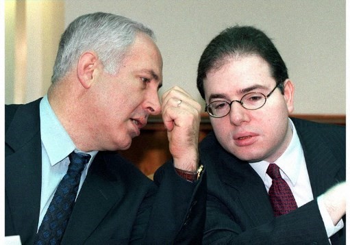 İsrail Başbakanı Netanyahu ve dönemin hükümet sözcüsü Danny Naveh. (1998)