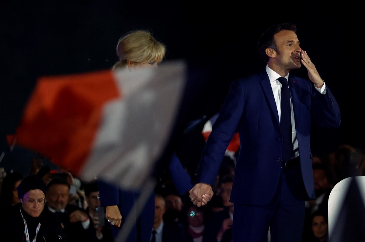 Macron, sonuçların açıklanmasının ardından Eyfel Kulesi