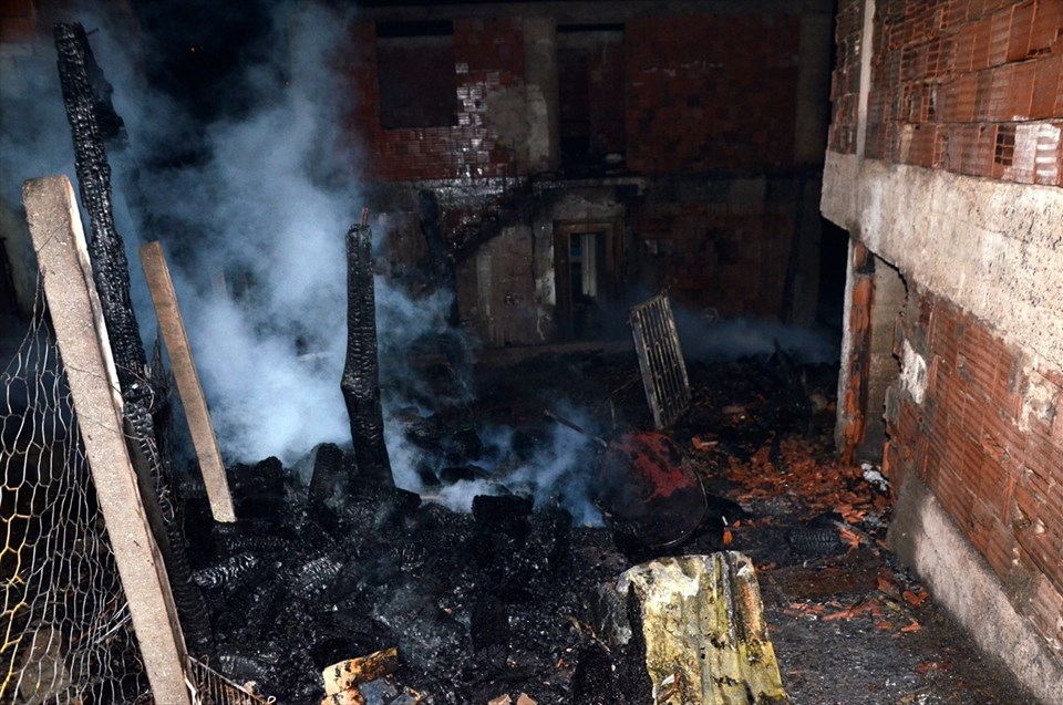 Kastamonu'da yıldırım 6 evi yaktı - 2