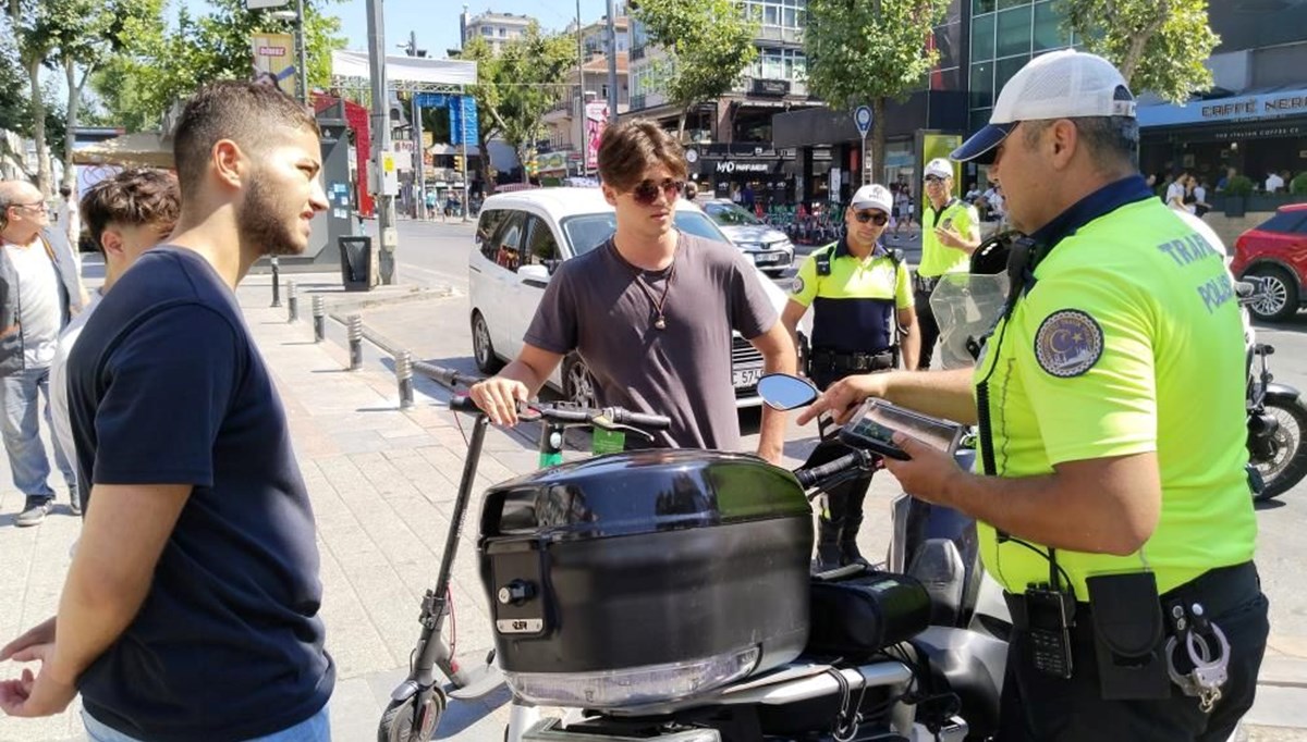 Bağdat Caddesi’nde scooter denetimi: 951 lira ceza kesildi