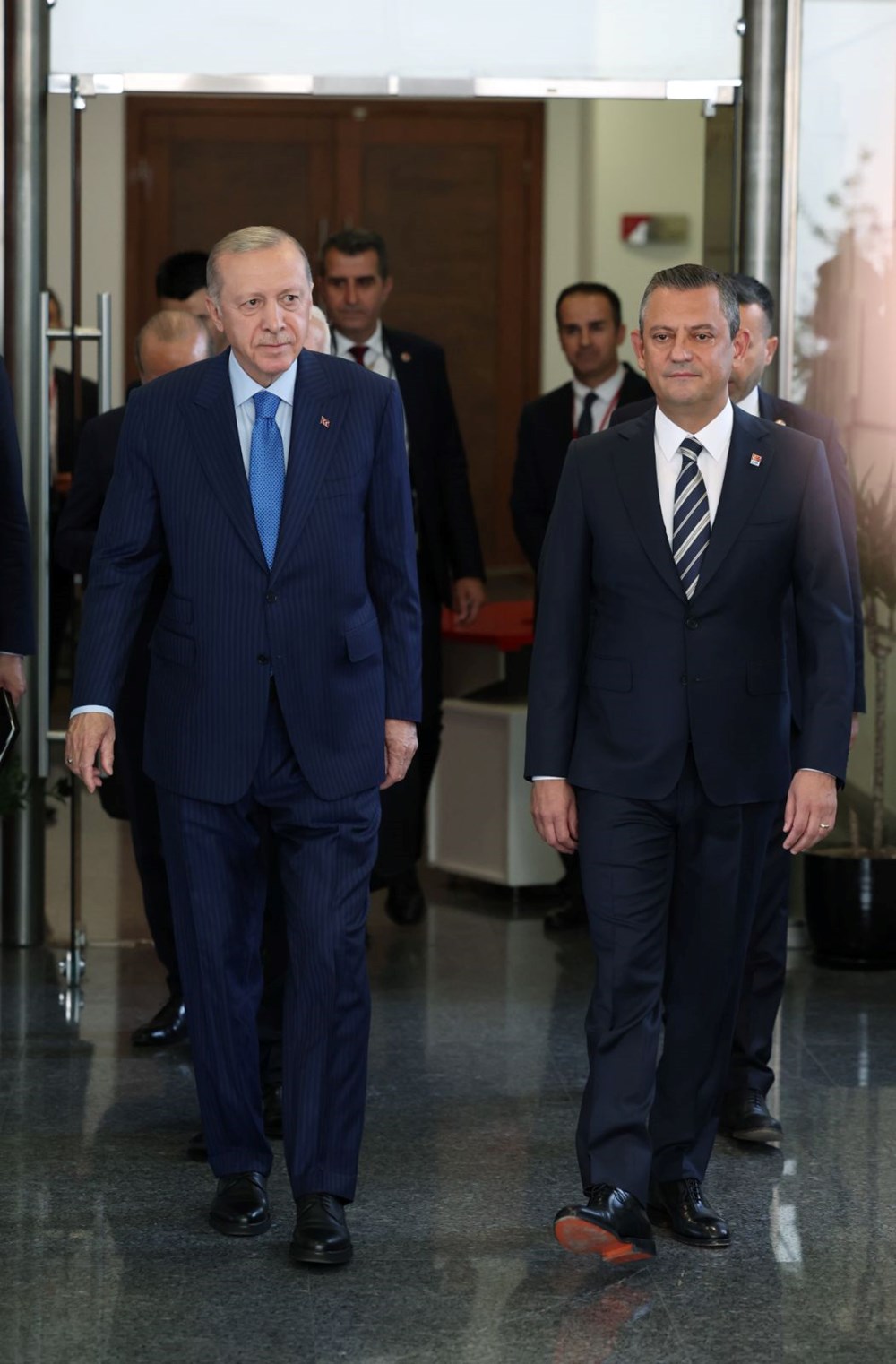Cumhurbaşkanı Erdoğan, 18 yıl sonra CHP Genel Merkezi'nde | Erdoğan-Özel görüşmesi başladı - 14