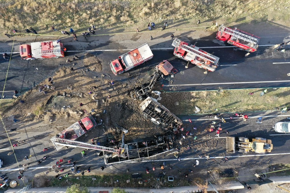 Ağrı'da yolcu otobüsü ile tanker çarpıştı: 7 ölü (Kaza yerinden ilk görüntüler) - 16