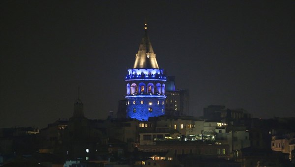 Galata Kulesi, diyabete dikkati çekmek için maviye büründü