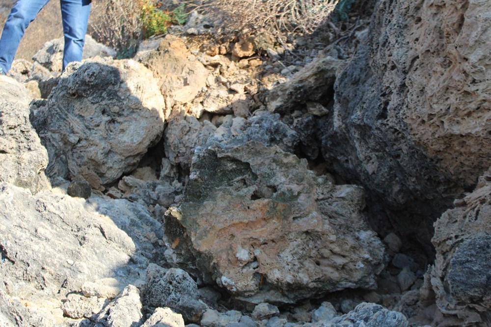 Falezlerde 300 kilogramlık kayanın altında feci ölüm - 2