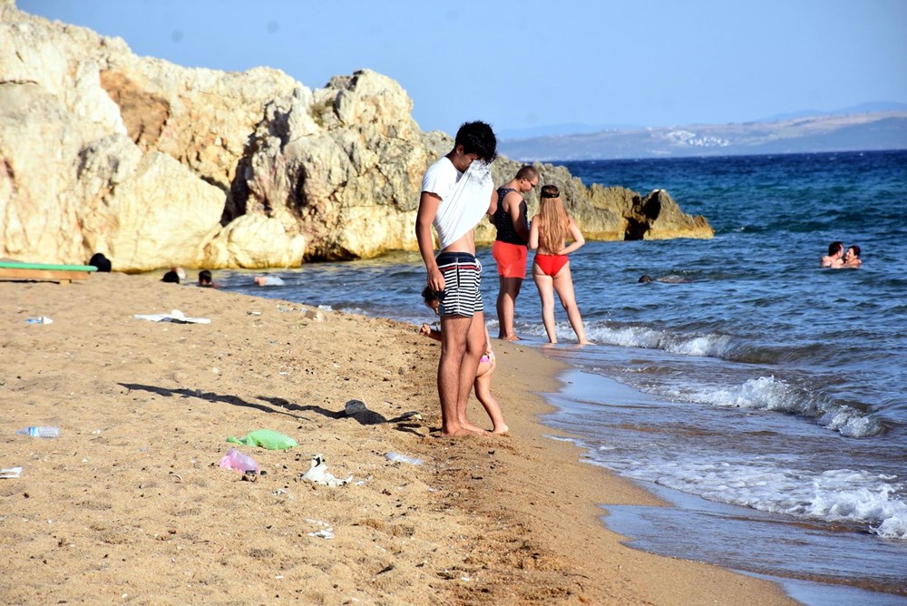 İtalyan koyu, tatilcilerin atıklarıyla çöplüğe döndü - 13