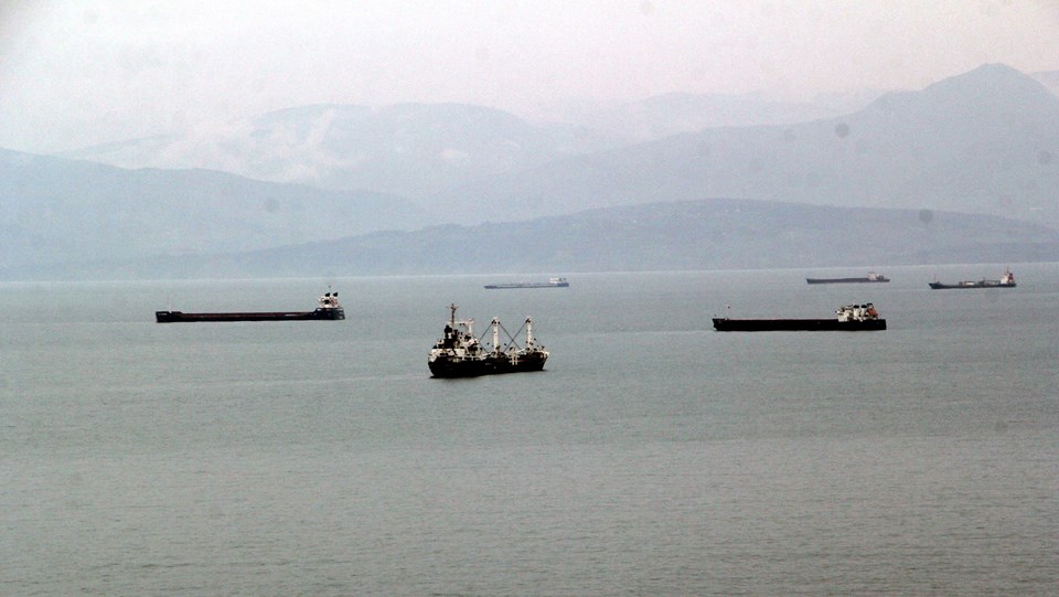Fırtınadan kaçan yük gemileri Sinop Limanı'na demirledi - 1