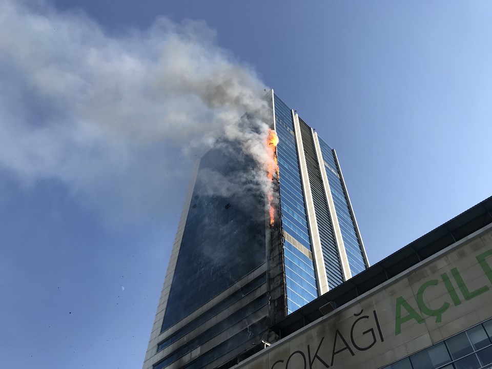 Ankara'da iş merkezinde yangın - 1