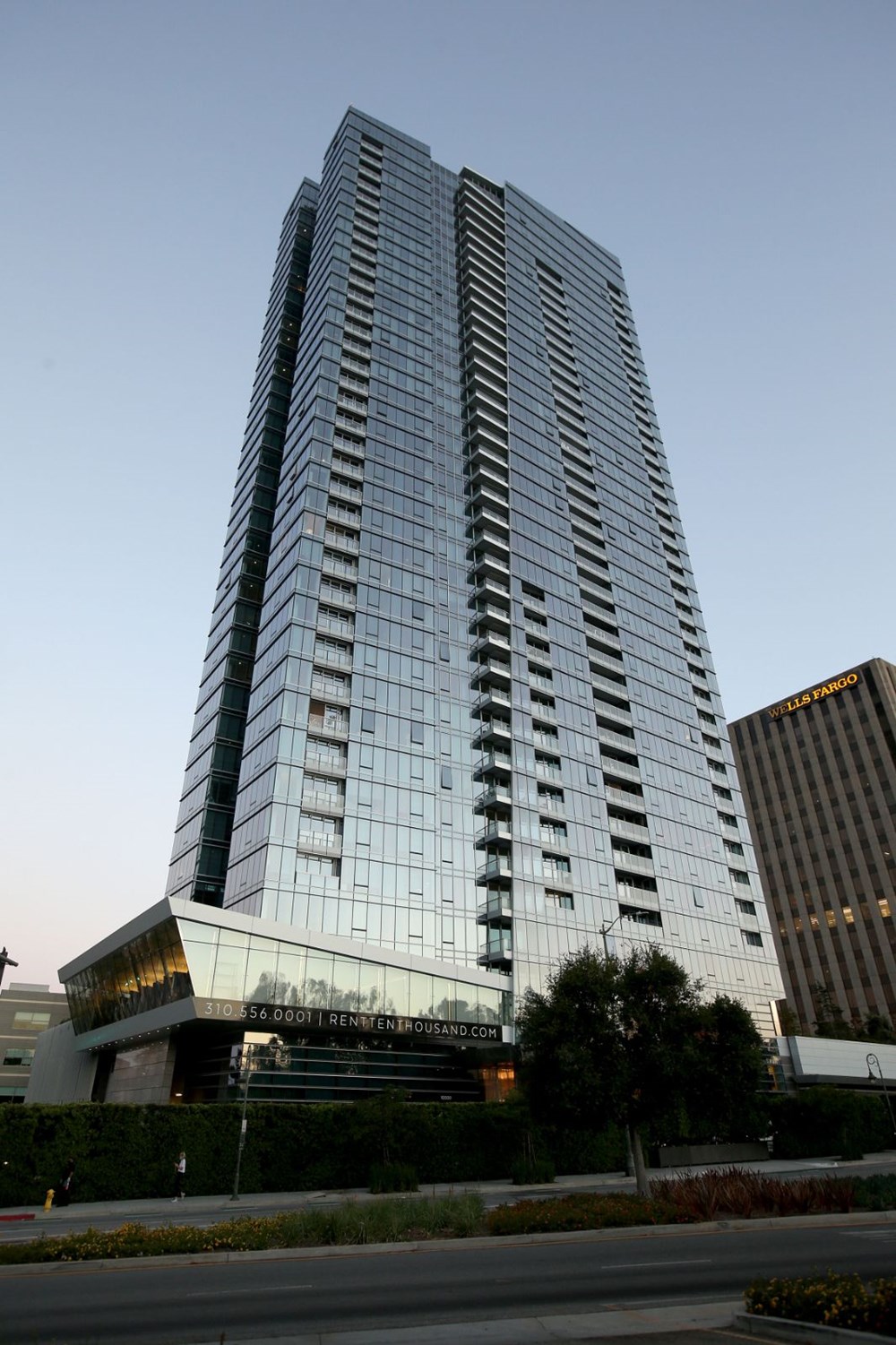 Elizabeth Hurley’in eski sevgilisi ve oğlununbabası yapımcı Steve Bing intihar etti - 2