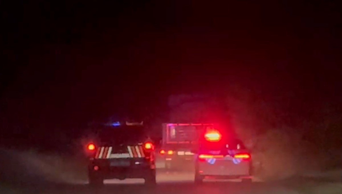 Film gibi kovalamaca: TIR sürücüsü polis ve jandarmadan kaçmaya çalıştı Film gibi kovalamaca: TIR sürücüsü polis ve jandarmadan kaçmaya çalıştı