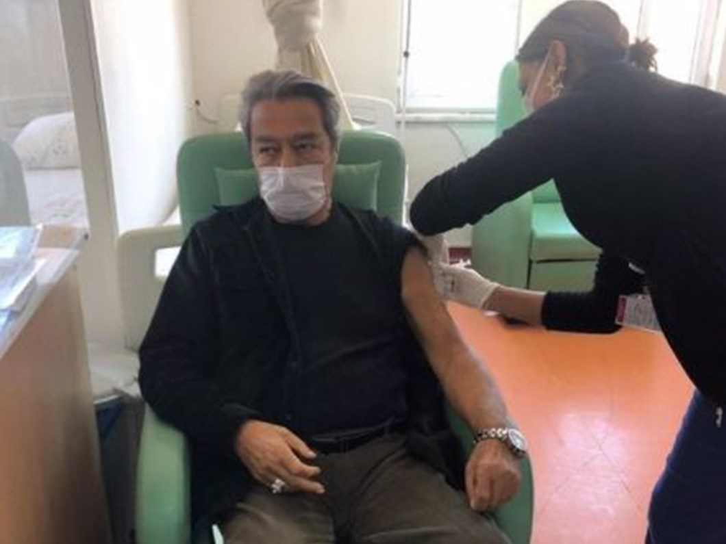 Kadir İnanır korona virüs aşısını Muğla'da oldu ile ilgili görsel sonucu