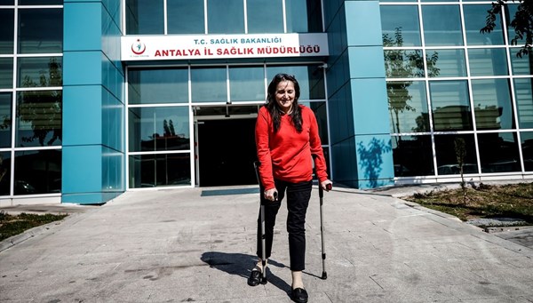 Yürüme engelli doktor Hülya'nın kanserle mücadelesi