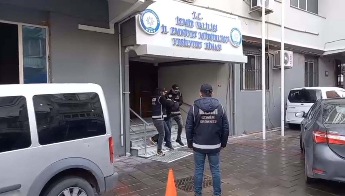 İzmir'de silah kaçakçılığı operasyonu: 2 kişi tutuklandı