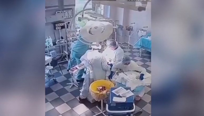 8,8'lik depreme ameliyatta yakalandılar