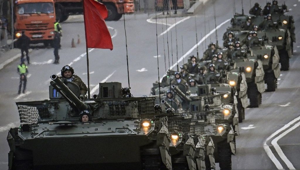 Rusya'nın savaş kaybı İngiliz basınında: "Geçit töreni için bile tankları kalmadı" iddiası