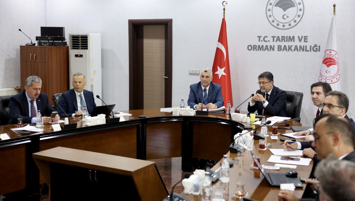 İki bakandan kritik toplantı: Beş başlık masaya yatırıldı İki bakandan kritik toplantı: Beş başlık masaya yatırıldı