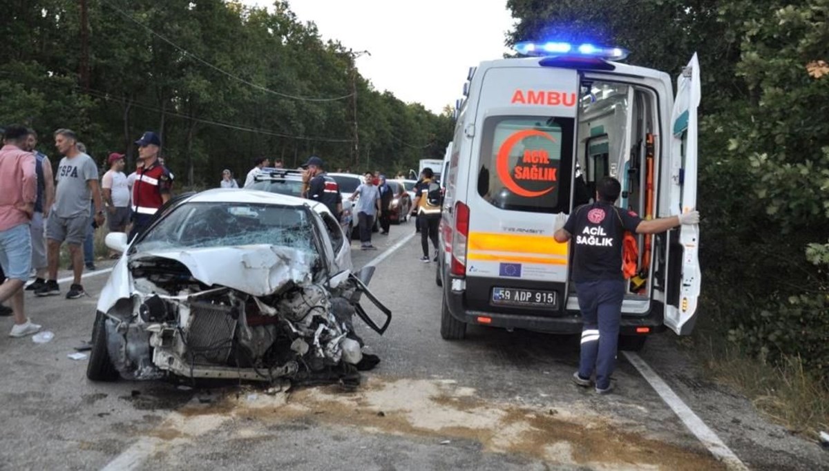 Tekirdağ'da hatalı sollama sonucu feci kaza: 1 ölü, 2 yaralı