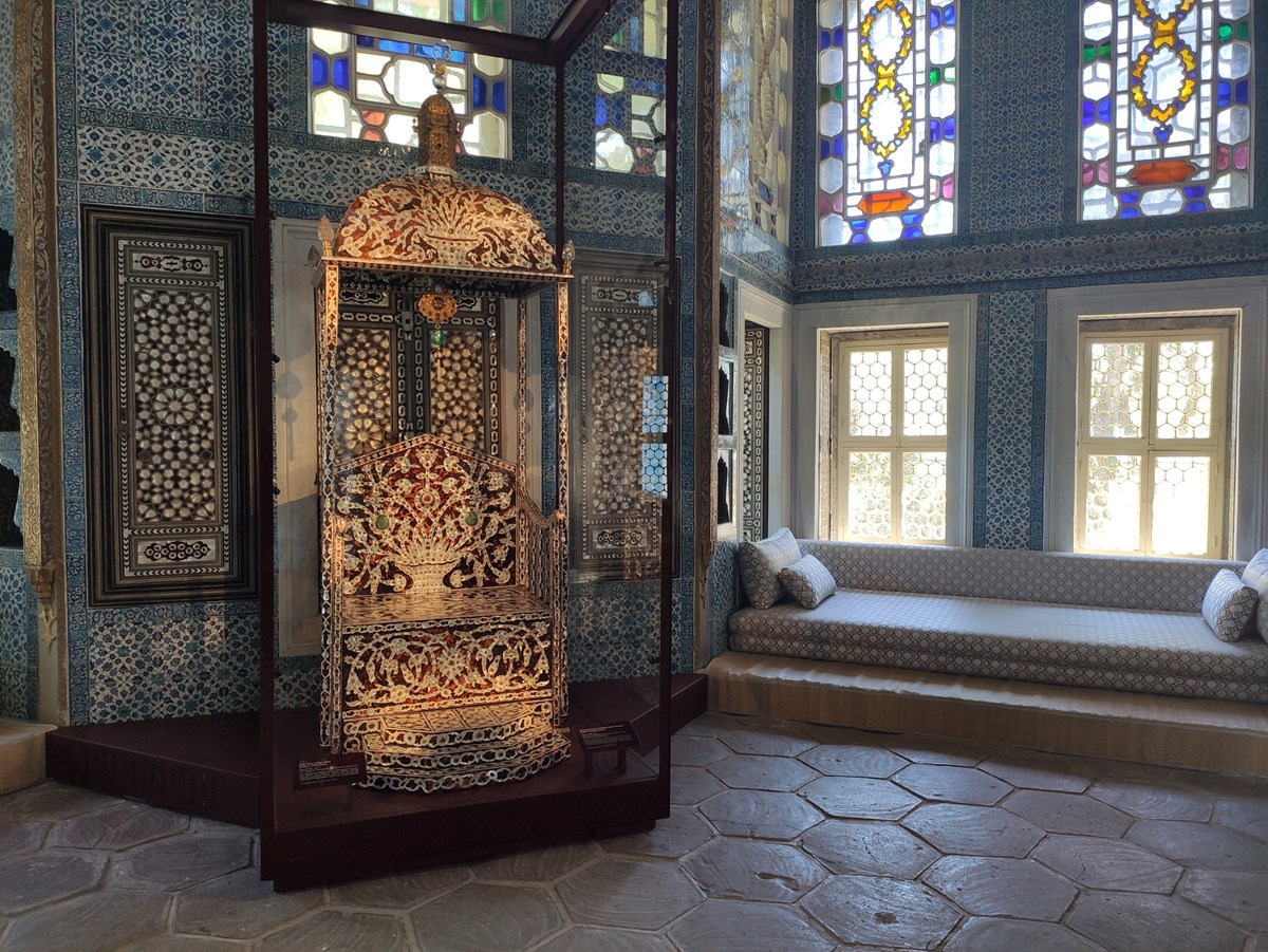 Arife Tahtı Topkapı Sarayı Revan Köşkü’nde sergilenmeye başlandı