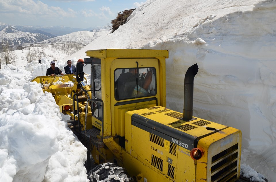 Muş'ta bir aydır köy yolunu açmaya çalışıyorlar (5 metrelik karla mücadele) - 3