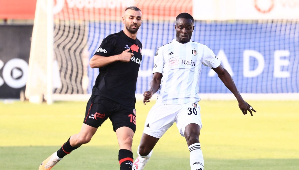 Beşiktaş'ın yeni transferi Eric Bailly ilk maçında sakatlandı Beşiktaş'ın yeni transferi Eric Bailly ilk maçında sakatlandı