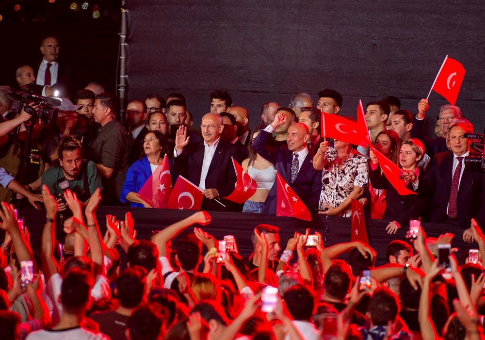 İzmir’de kurtuluş günü coşkusu: Tarkan konserine yüz binlerce kişi akın etti - 32