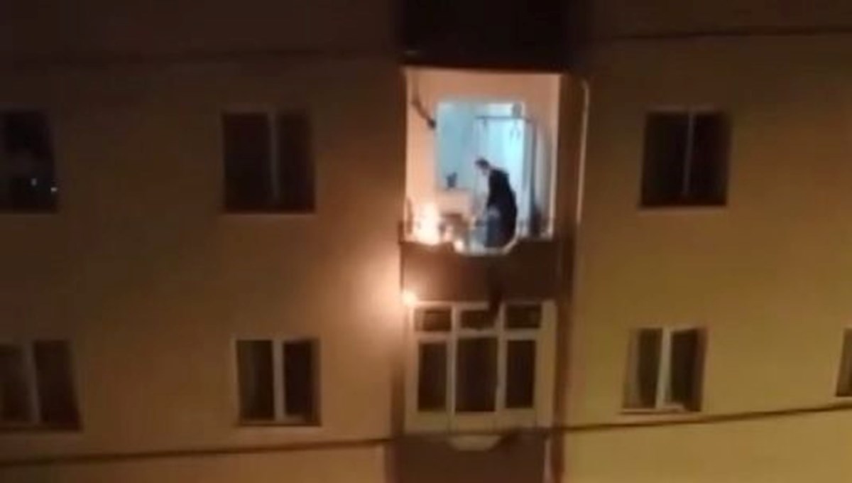 Ankara’da olaylı gece: Sinir krizi geçirip, balkonu ateşe verdi Ankara’da olaylı gece: Sinir krizi geçirip, balkonu ateşe verdi