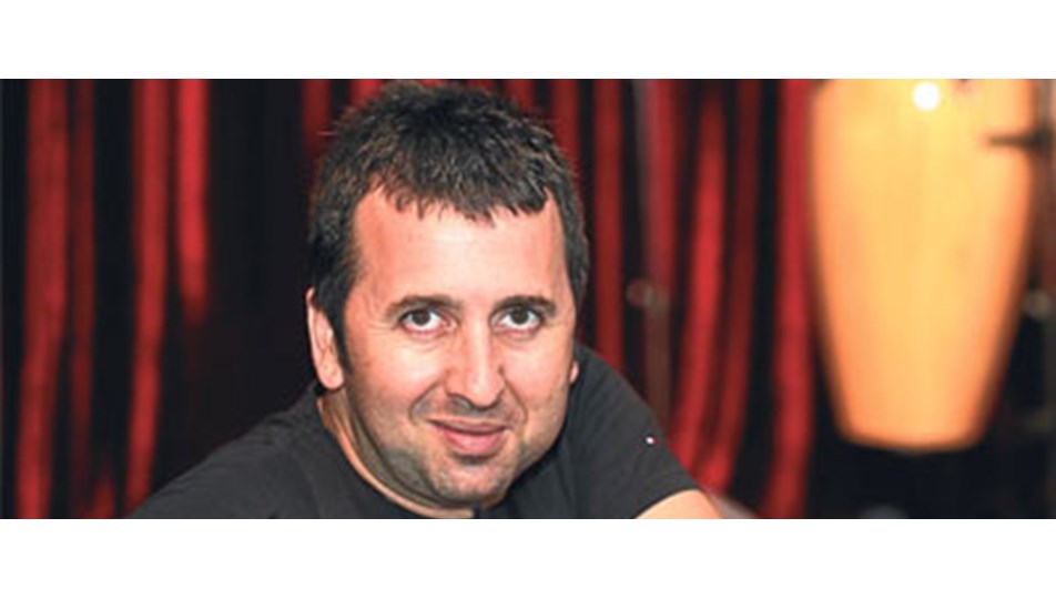 Okan Bayülgen'e kulis protestosu