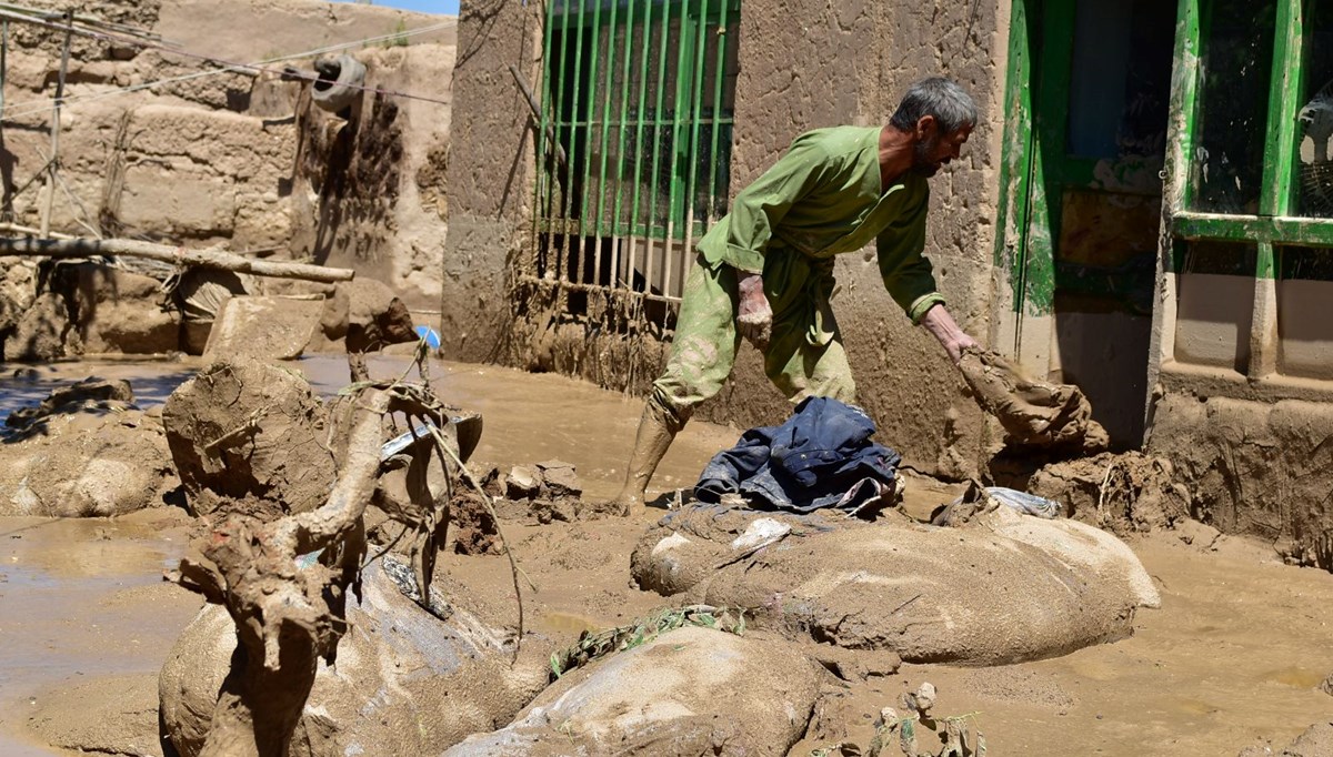 Afganistan'da sel felaketinde ölü sayısı 400'e yaklaştı Afganistan'da sel felaketinde ölü sayısı 400'e yaklaştı