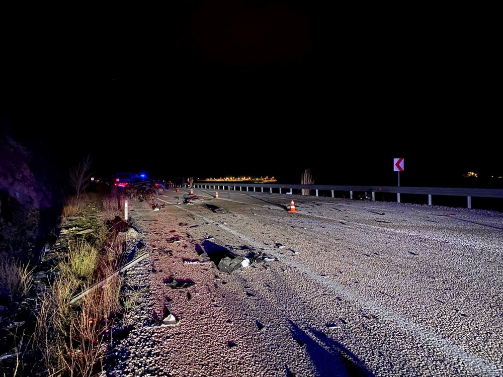 Erzincan'da feci kaza: 2 ölü, 7 yaralı - 8